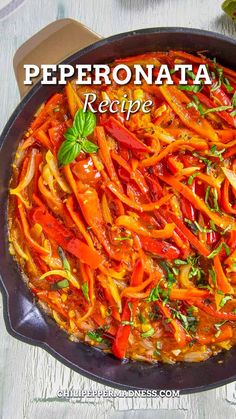 Peperonata served in a skillet looking amazing. Mexican Peppers And Onions, Italian Red Pepper Recipes, Italian Recipes Vegetables, Long Red Pepper Recipes, Recipes With Sweet Bell Peppers, Lunch Box Peppers Recipes, Pasta And Bell Pepper Recipes, Roasted Peppers Italian Style, Cooking With Bell Peppers