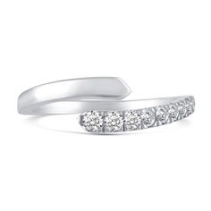 a white gold ring with five diamonds on the top and bottom, set in 18k white gold