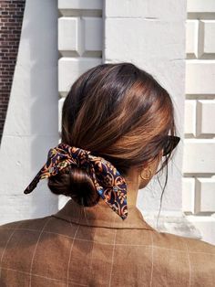 Bow Hair Tie, Hair Scarf Styles, Baroque Print, Bohol, Penteado Cabelo Curto, Hair Scarf, Silk Hair, Bow Hair, Hair Envy