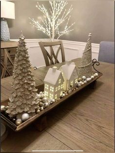 White Christmas Tree Ideas, Christmas Decorations Centerpiece, Pretty Christmas Decorations, Ribbon Ideas, Tree Ribbon, Minimalist Christmas Tree, Christmas Centerpieces Diy, Christmas Themes Decorations, Traditional Christmas Tree