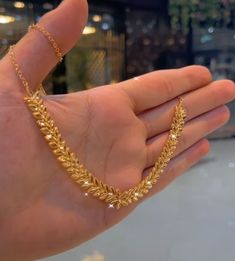 1 Tola Gold Set Designs Pakistani, Saudi Gold Jewellery Design, Gold Set Dubai, Neckless Gold Jewelry, Edgy Engagement Ring, Arab Gold, Trendy Gold Necklace, Engagement Ring Non Traditional, Gold Set Design