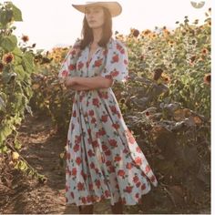 Beautiful Dress! You’re Gonna Receive Many Compliments From It! Beautiful Vibrant Red Roses Like New Condition Size Large