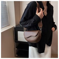 Elegant Taupe Crossbody Bag with Adjustable Strap – PUUX Sling Bags Women, Retro Handbags, Retro Bags, Beg Tangan, Luxury Crossbody, Handbag Straps, Saddle Bag, Womens Crossbody Bag