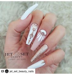 Unghie Nail Art, Nagellack Trends, Gold Glitter Nails, White Nail Designs, Nail Styles, Nails 2024, Acrylic Nail Art, Bling Nails