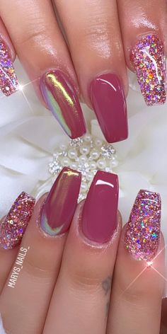 Pink Nails Gold Glitter, Umbre Nails, Golden Nail Art, Poppin Nails, Bright Pink Nails, Posh Nails, Cruise Nails, Glitter Overlay, Black Acrylic Nails