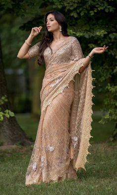 Shrinidhi Shetty, Srinidhi Shetty, Sequence Saree, Female Dress, Royal Look, Interview Questions, Bollywood Saree, Georgette Sarees, Bridal Saree