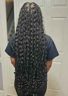 credit to @hairbyyusraa_ on insta Medium Boho Island Twist, Island Twist Medium, Medium Island Twist, Island Twist With Curls, Fulani Twist, Cute Braids Hairstyles, Boho Island Twist, Island Twist Hairstyle, Hairstyle Ideas Black Women