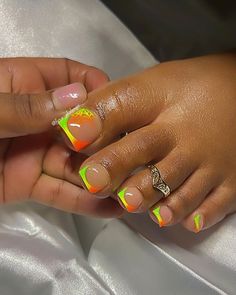 Pedicure Ideas Green, Rainbow Tip Nails, Acrylic Toe Nail Designs, Toe Nail Designs For Summer, Summer Toenails, Toenails Pedicure, Chicago Ideas, Mommy Hair, Nail Pedicure