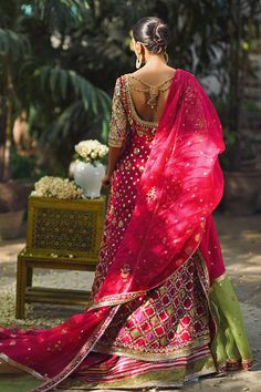 Shazdeh – Sania Maskatiya International Pink Snapdragon, Sania Maskatiya, Lehenga Dupatta, Dresses Traditional, Geometrical Pattern, Indian Bridal Dress, Normal Clothes, Bridal Dress Design, Organza Dupatta