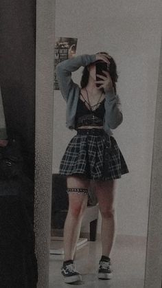 E Girl Outfits Skirt, Casual E Girl Outfits, Aufits Dark, 90s Grunge Look Outfits, Kawaii Astetic Outfit, Cute Edgy Outfits Grunge, Spring Emo Outfits, Transfemme Outfits, Emo Goth Girl