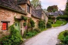 an old stone house with ivy growing on it's sides