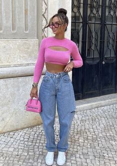 Street Style Baggy, Style Baggy Pants, Baggy Pants Outfit, Barbie Vintage, Influencers Fashion, Streetwear Fashion Women, Baggy Pants, Tomboy Fashion