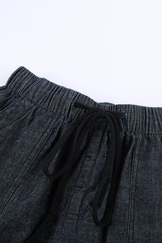 Black Casual Pocketed Frayed Denim Shorts Lisa Fischer, Frayed Denim, Casual Black, Short En Jean, Summer Ready, Light Wash Denim, Black Denim Shorts, Drawstring Waistband, Global Fashion