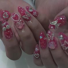 Kawaii Nails Valentines, Cute Short Douyin Nails, Pink Heart Charm Nails, Jelly Charm Nails, Cute Nails With Charms, Cute Gel X Nails, Charm Nail Designs, Cute Nails Inspiration, Nail Designs With Charms