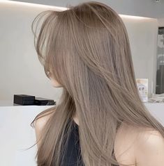 Light Smokey Ash Brown Hair, Ash Taupe Hair Color, Smokey Light Brown Hair, Smoky Beige Hair Color, Smokey Beige Hair Color, Mushroom Hair Color Blonde, Light Ash Blonde Hair With Highlights, Mushroom Color Hair, Ash Brown Balayage Light Blonde