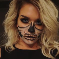 No costume? No problem. These Halloween makeup ideas are all you need to pull off the ultimate last-minute costume Make Up Diy, Makeup Zombie, Halloween Make-up Looks, Halloweenský Makeup, Half Skull, Cute Halloween Makeup, Sugar Skull Makeup, Pretty Makeup Looks