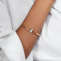 Embrace the challenge with this Iconic Ecksand gold wrap bangle that encapsulates the art of fencing. Its high-end gold spirals around the wrist taking after the minimalist lines of an épée, and united by a glistening diamond pavé in white gold mimicking armour. Boasting sharp edges and clean lines, this distinctive jewel is made to impress. Accent diamonds: 0.25+ ctw, VS2+/F+Setting: Grain setting Ethical Diamonds, Diamond Chain Necklace, Wrap Bangles, Art Jewelry Design, Bridal Diamond Jewellery, Gold Wrap, The Bangles, Diamond Bangles Bracelet, Jewelry Wedding Rings