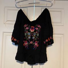 Nwt Women’s Umgee Off Shoulder Black Embroidered Top Size Small. Never Worn. Comes From Pet Free/Smoke Free Home. Casual Black Top With Embroidered Hem, Black Embroidered Hem Top For Summer, Spring Black V-neck Embroidered Top, Black V-neck Embroidered Top For Spring, Casual Black Embroidered Top For Spring, Casual Black Embroidered V-neck Top, Black Embroidered V-neck Top For Summer, Black V-neck Embroidered Top For Summer, Black V-neck Top With Floral Embroidery