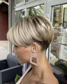 Short Hair Undercut, Blonde Pixie Haircut, Short Hairstyles For Thick Hair, Undercut Pixie Haircut, Short Choppy Hair