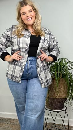 High Five Curvy Oversized Boyfriend Flannel Wrap yourself in the cozy comfort of this oversized boyfriend flannel, tailored for a curvy fit. Its generous cut provides the perfect balance of comfort and laid-back style, making it a versatile piece for layering over tees or under jackets. Size: 1XL, 2XL, or 3XL Color: Navy Oversized Flannel Shirt For Everyday, Fall Photo Outfits, Yarn Sweater, Cropped Wide Leg Jeans, Book Clothes, Oversized Graphic Tee, My Fair Lady, Red Flannel, Oversized Tunic