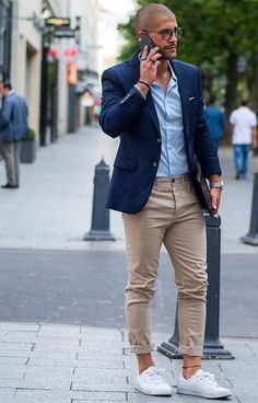 MenStyle1- Men's Style Blog - Inspiration #84. FOLLOW : Guidomaggi Shoes... Blue Blazer Men, Light Blue Dress Shirt, Beige Chinos, Blue Shirt Dress, Mode Casual, Business Casual Men, Outfit Combinations, Blazer Outfits