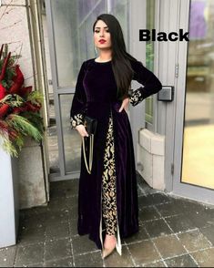 *Side slit kurti with brocade pant* Fabric details👇👇 Kurti- velvet Lenght -52 Pant-Banarsi brocade pant Lenght-39 Color- black and bottle green Price- 999 +ship वेस्टर्न ड्रेस, Velvet Pakistani Dress, Velvet Dresses Outfit, Velvet Suit Design, Long Kurti Designs