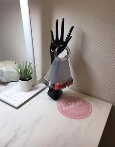 Black Nail Room Ideas, Black And White Nail Salon, Nail Studio Ideas, Home Nail Studio, Nails Room Ideas Salons, Nail Tech Studio, Desain Salon Kuku, Spring Nails Art, Nail Parlour