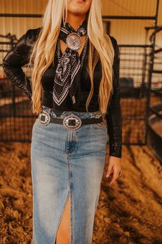 The Makers Belt in Black Western Denim Skirt Outfit, Western Jeans Outfit, Western Belts Outfit, Western Glam Outfit, Rodeo Fits, Southern Style Outfits, Country Outfits Women, Nfr Outfits, Rodeo Style