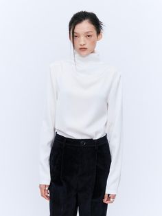 Composition : P80% R20%Color : WhiteCountry of Origin : Republic of Korea Elegant Turtleneck Blouse For Work, Chic Turtleneck Blouse For Spring, Modern White Office Blouse, Spring Turtleneck Blouse For Workwear, White Turtleneck Tops For Work, Modern White Blouse For Work, Feminine White Tops For Workwear, Feminine White Tops For Work, Blouse White