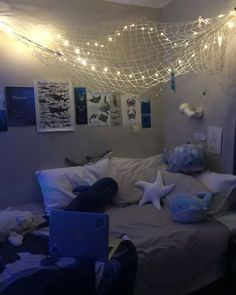 Room Things Aesthetic, Marine Bedroom Aesthetic, Blue Ocean Themed Bedroom, Cozy Ocean Bedroom, Room Ideas Aesthetic Space, Room Ideas Low Bed, Room Decor Sea Theme, Blue Cybercore Bedroom, Sea Themed Bedroom Aesthetic