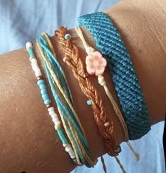 Summer Jewelry Bracelets, Beach Girl Jewelry, Beaded Summer Jewelry, Coconut Girl Bracelets, Summer 23 Outfits, Hawaii Bracelets, Coconut Girl Jewelry, Summer Bracelets Aesthetic, Summer Bracelet Ideas