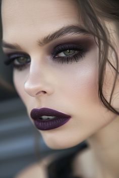 22+ Alluring Smokey Eye Makeup Ideas Easy Smokey Eye, Smokey Eye Makeup Ideas, Silver Smokey Eye, Timeless Makeup, Pink Smokey Eye, Mauve Lips