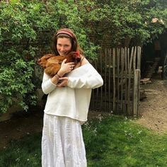 Farm Clothes, A Chicken, Lightning Mcqueen, Farm Girl, 인물 사진, Slow Living, Simple Life, Country Life, Farm Life