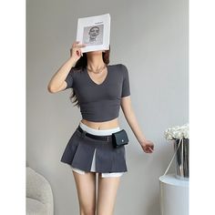 size Skirt length waistline Hip circumference S 27 62 88-95 M 28 66 92-100 L 29 70 96-105 Measurement unit: centimeters. Please understand that there is a 1-3cm error range due to different measurement methods.Age: 18-24 years oldSize: S M LPattern: Solid colorStyle: StreetStreets: European and AmericanWaist type: High waistColor classification: Black With bag Gray With bag Khaki With bag Black Without bag Gray Without bag Khaki Without bagSKU: 6.15Skirt type: pleated skirtYear Season: Summer 20 Half Skirt, Waist Pack, Types Of Skirts, Above Knee, Preppy Style, Skirt Length, Season Summer, Pleated Skirt, Contrasting Colors