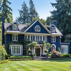 Top Exterior House Color Ideas in Shades of Blue for a Refreshing Look • 333+ Art Images American House Exterior Design, American Dream House, Sims 4 Retirement Home, American House Exterior, Colonial Mansion, Log Cabin Rustic, Exterior House Color, House Yard, American House