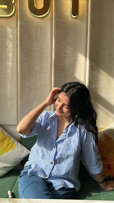 Blue Shirt With White Stripes Outfit, Best Self Portrait Poses, Jeans Poses For Women, Slim Waist Look Pic, Blue And White Striped Shirt Outfit, White Striped Shirt Outfit, Smart Casual Shirts, Casual College Outfits, Casual Indian Fashion