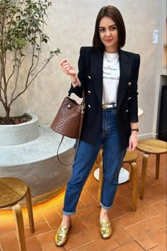 Navy Blue Blazer Outfit Women, Blue Blazer Outfit, Outfits Gorditas, Casual Work Outfits Women, Look Casual Chic, Classy Work Outfits, Stylish Work Outfits, Fashion Mistakes