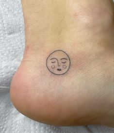 Little Face Tattoos, Dainty Small Tattoos, Moon Face Tattoo, Smiley Tattoo, Smiley Face Tattoo, Cute Henna Tattoos, Stick Poke Tattoo, 12 Tattoos