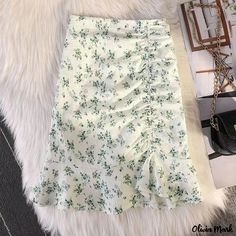 Olivia Mark - Floral Patterned Half-Skirt with Lotus Leaf Hemline, Mermaid Cut, High-Waisted Design and Hip-Hugging Fit Midi Skirt Pattern, Floral Print Midi Skirt, Body Skirt, Skirts Midi High Waisted, High Waisted Pencil Skirt, Half Skirt, Printed Midi Skirt, Mermaid Silhouette, Floral Midi Skirt