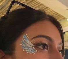 Magical Face Paint, Face Paint Designs For Adults, Pretty Face Paint Ideas, Face Painter Outfit, Face Painting Glitter, Creative Face Makeup Art, Glitter Face Paint Ideas, Face Painting Designs Aesthetic, Face Paint Ideas For Adults