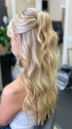 Hair Ideas For Hoco Down, Hair Ideas Homecoming, Half Up Half Down Grad Hair, Hall Up Half Down Hair, Cute Hairstyles For Winter Formal, Gr 8 Grad Hairstyles, Bridal Shower Hair Ideas, Half Updo Wedding Guest, Cute Grad Hairstyles