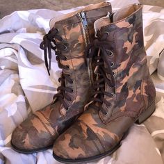 Limited Edition Combat Boots. Distressed Leather Upper, Instep Zipper For Ease Of In & Out As Well As Lace Up Front. Shaft 8” Heel ¾” Measurements Are Approximate Pre Owned Amazing Condition. Shoes Steve Madden, Distressed Leather, Moto Boots, Steve Madden Shoes, Steve Madden, Combat Boots, Leather Upper, Limited Edition, Size 7