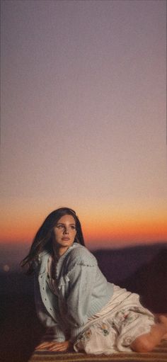 Mujer aesthetic
Lana del rey en una montaña con el atardecer Lana Del Rey Colorful, Lana Del Rey Fire Background, Lana Del Rey Aesthetic Background, Lana Del Rey New Photos 2023, Ldr Background, Lana Del Rey Wallpaper Vintage, Lana Del Rey Hd, Lana Del Rey Wallpaper Iphone, Lana Del Rey Lockscreen