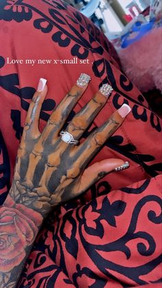 Nail Designs For Black Women, Disney Desserts, Rose Tattoo Sleeve, Cute Hand Tattoos, Pretty Hand Tattoos, Girls With Tattoos, Black Girls With Tattoos, Tattoos For Black Skin, Red Ink Tattoos