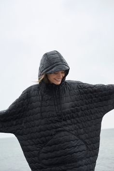 Collection: Continuing. Material: 100% Recycled Polyester. Description: A spacious, quilted, and silky soft poncho, with a hood and wide sleeves. Practical, soft, and comfortable jacket has large "kangaroo" pocket on the front. Long 27cm 10.6" zipper from neck down. Comes in two sizes. 1= US 6-10 2= US 12-16 Washing instructions: Follow the labels on garment. moshi moshi mind was founded in 2006 by Stine Skjoldborg and Rikke Rasmussen. They saw a need to design a non-seasonal multifunctional war Cozy Hooded Poncho For Outdoor, Oversized Outdoor Outerwear With Kangaroo Pocket, Crisp White Shirt, Mini Rodini, White Shirts, Lifestyle Shop, Wide Sleeves, Fast Fashion, Scandinavian Style