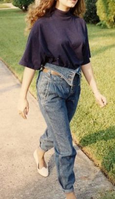 Jeans Fold Over Jeans, 80s Fashion 1980s, 1980s Shoes, 1980s Outfits, 1980s Aesthetic, Look 80s, Fashion Guys, 80s Jeans, Pegged Jeans