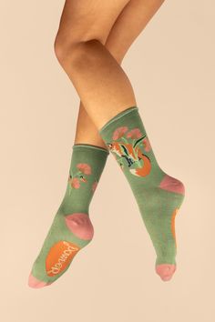 This fox may be hiding in the flora but there is no chance you will want to be hiding these socks! All our Powder Socks come with complimentary, recyclable Powder gift packaging. Socks Drawing, Active Wear Dresses, Ladies Socks, Oil Body Wash, Maxi Romper, Fox Pattern, Woodland Animal, Soft Shorts, Short Socks