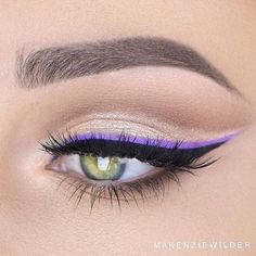 Purple Eyeliner, Bold Eyeliner, Eyeliner Tips, Wallpaper Retro, Makijaż Smokey Eye, Makeup Eye Looks, Eyeliner Looks, Eyeliner Tutorial