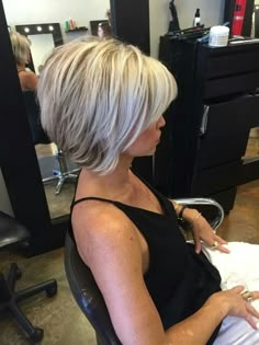 Inverted Bob Haircuts, Stacked Bob Hairstyles, Curly Mullet, Hairstyles For Fine Hair, Bob Haircut For Fine Hair, Short Bob Haircuts, Haircuts For Fine Hair