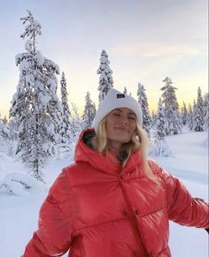 Mode Au Ski, Ski Pics, Ski Aesthetic, Snow Trip, Ski Girl, Winter Inspo, Winter Photoshoot, Aesthetic Winter, Ski Season